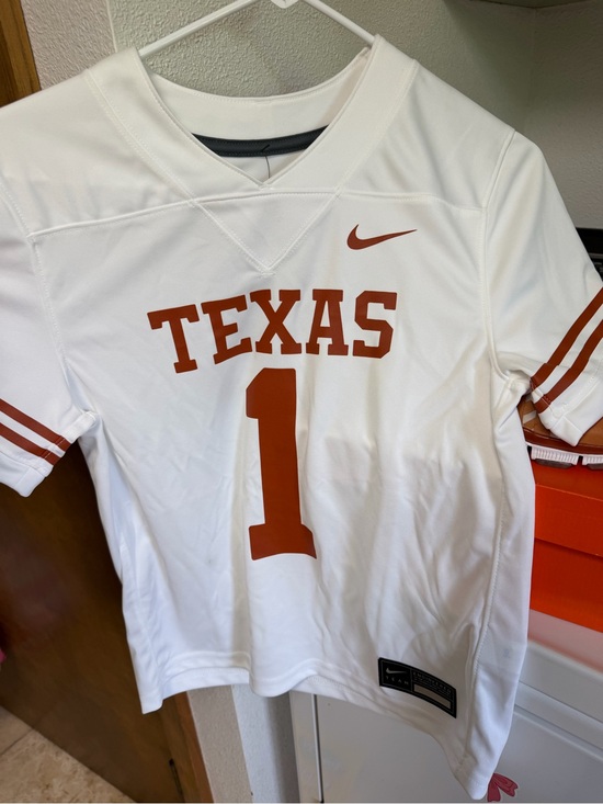 Texas Longhorns Family Pack - Manning Jersey, Trainers, Youth Jersey, Bucket Hat main image 15